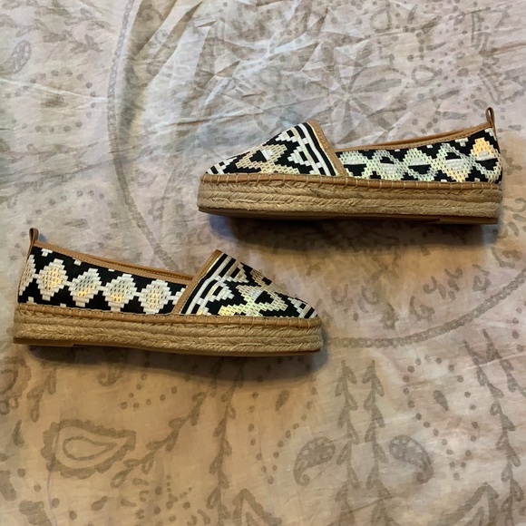 INC Caleyy 6 Black Gold Espadrilles Slip Ons 8.5 - Picture 4 of 7